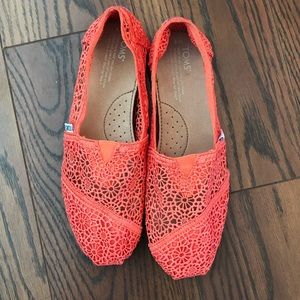 Lace TOMS size 9